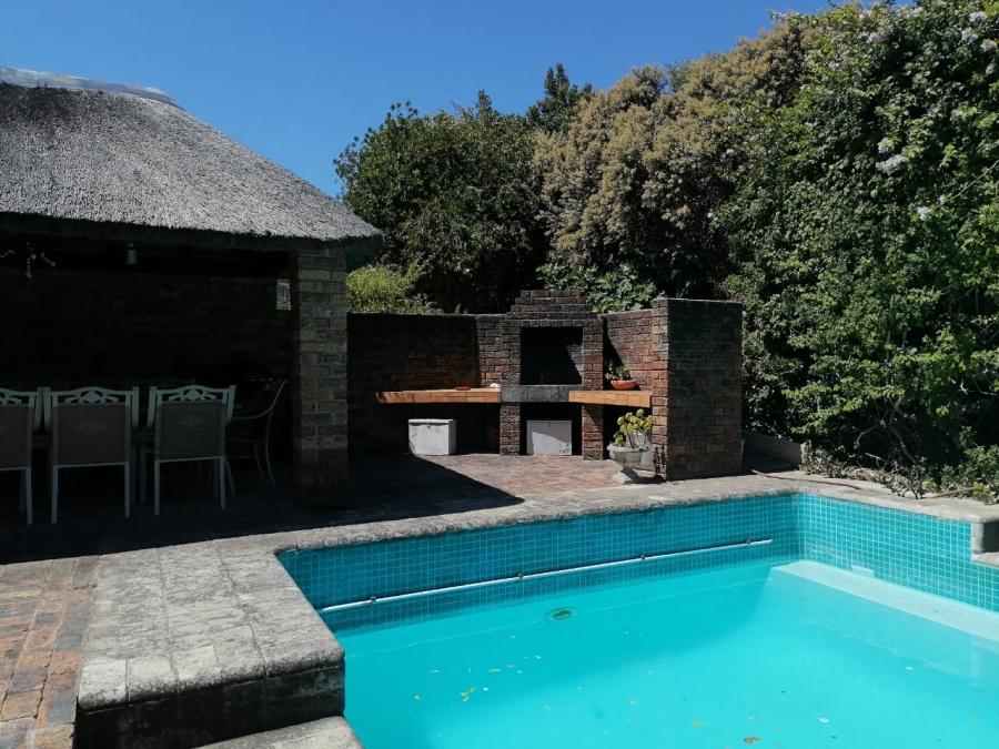 To Let 4 Bedroom Property for Rent in Heldervue Western Cape